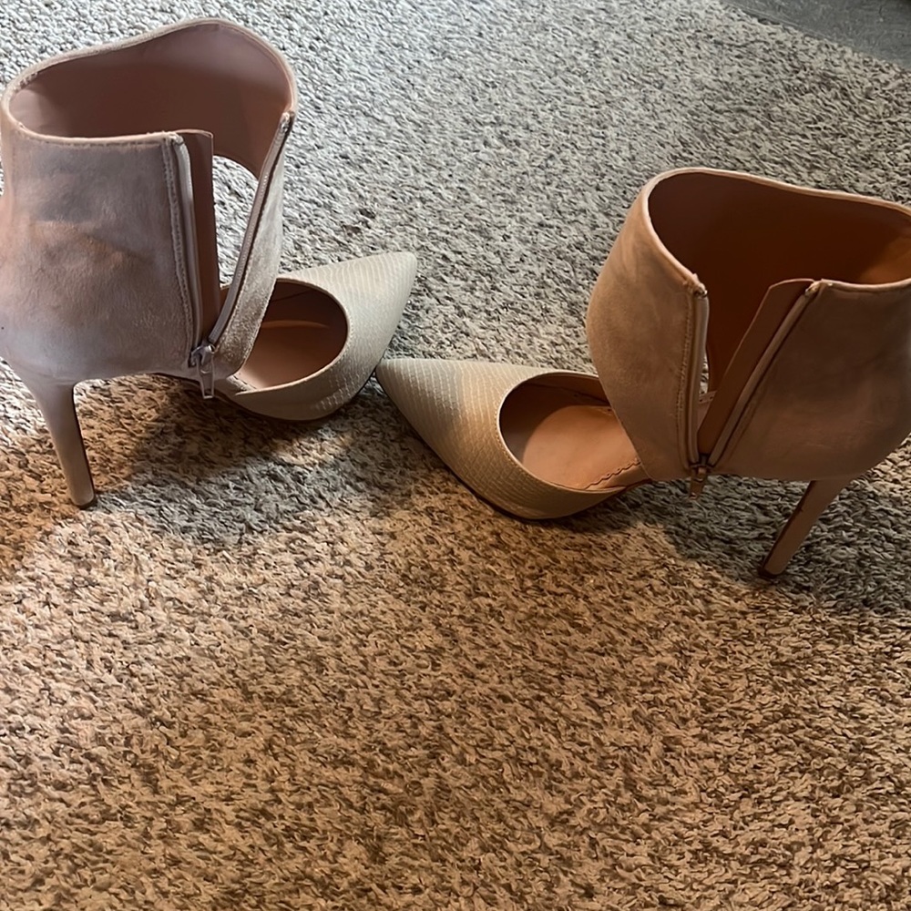 Polyester nude heels